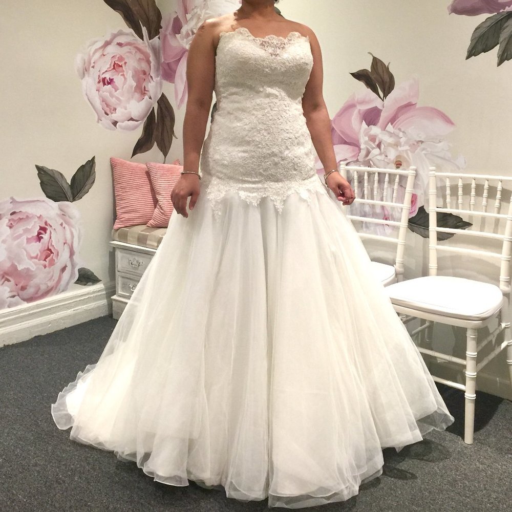 PLUS SIZE ROZ LA KELIN  WEDDING GOWN!